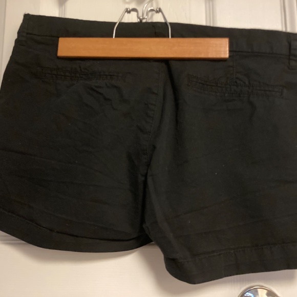 Old navy shorts - Picture 2 of 3